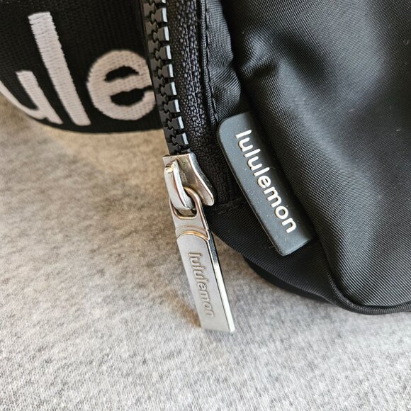 Lululemon Everywhere Belt Bag 1L Wordmark Black White Limited Edition Crossbody - Picture 4 of 8